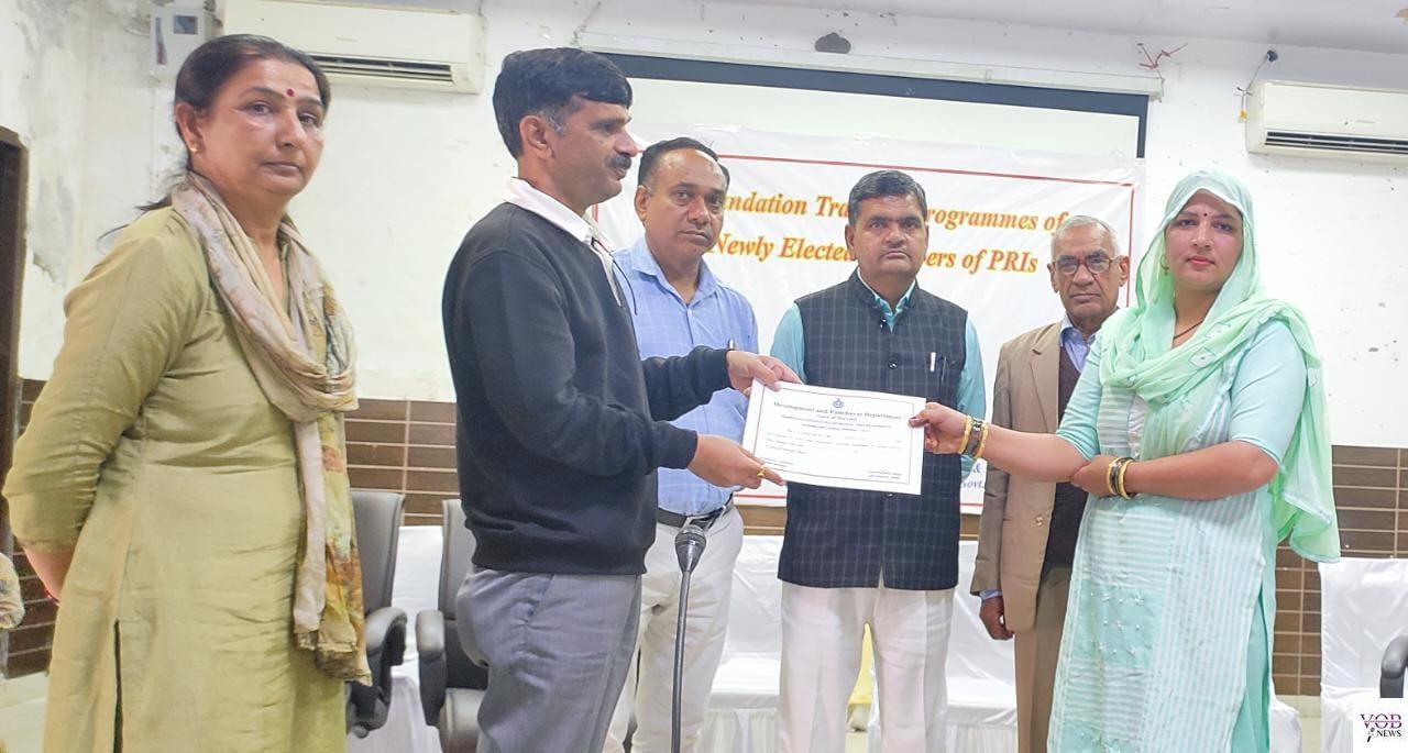 Read more about the article पंचायती राज संस्थाओं के प्रतिनिधियों का प्रशिक्षण सम्पन्न
