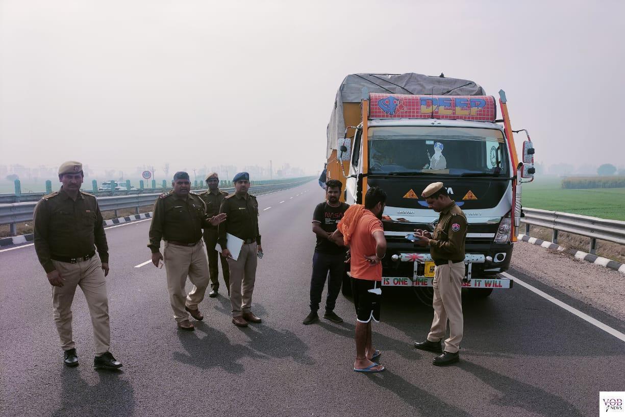 Read more about the article गलत लेन में वाहन चलाने वाले 238 वाहन चालकों के काटे चालान