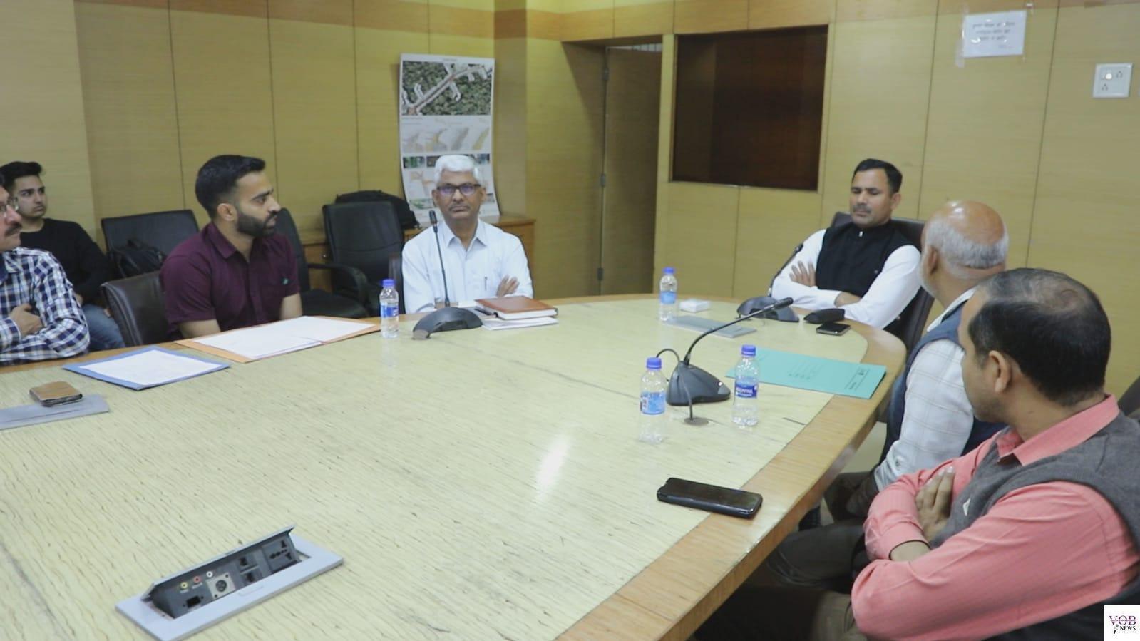 Read more about the article ड्रॉ. के माध्यम से 19 किसानों का हुआ चयन