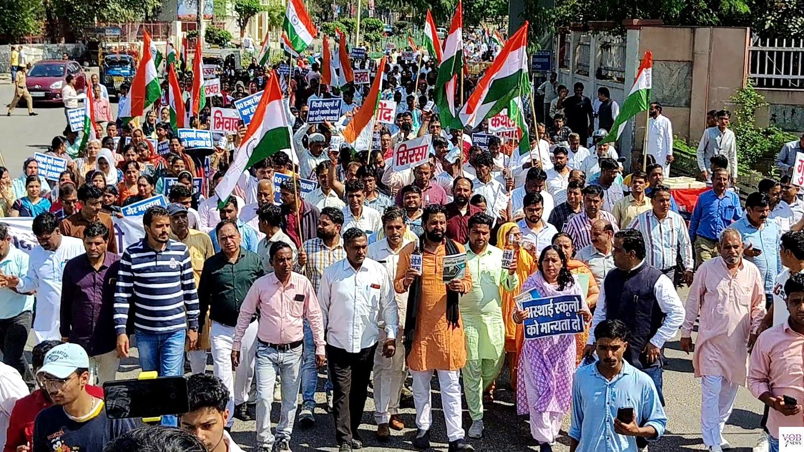 Read more about the article बीजेपी सरकार शराब के ठेको की नहीं स्कूलों की मान्यता दे – नवीन जयहिन्द