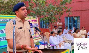 Read more about the article साइबर अपराध के साथ-साथ यातायात नियमों के प्रति भी जागरूक किया