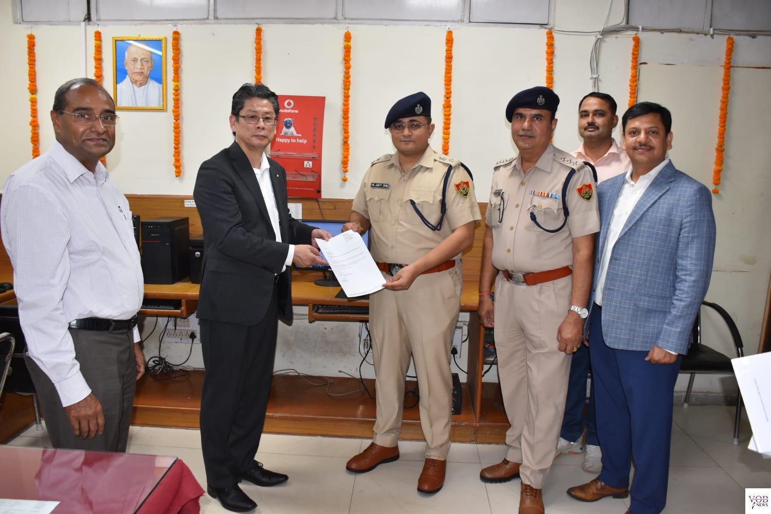 Read more about the article डैंसो हरियाणा के अधिकारियों ने झज्जर पुलिस को सौंपे 20 कंप्यूटर व चार प्रिंटर