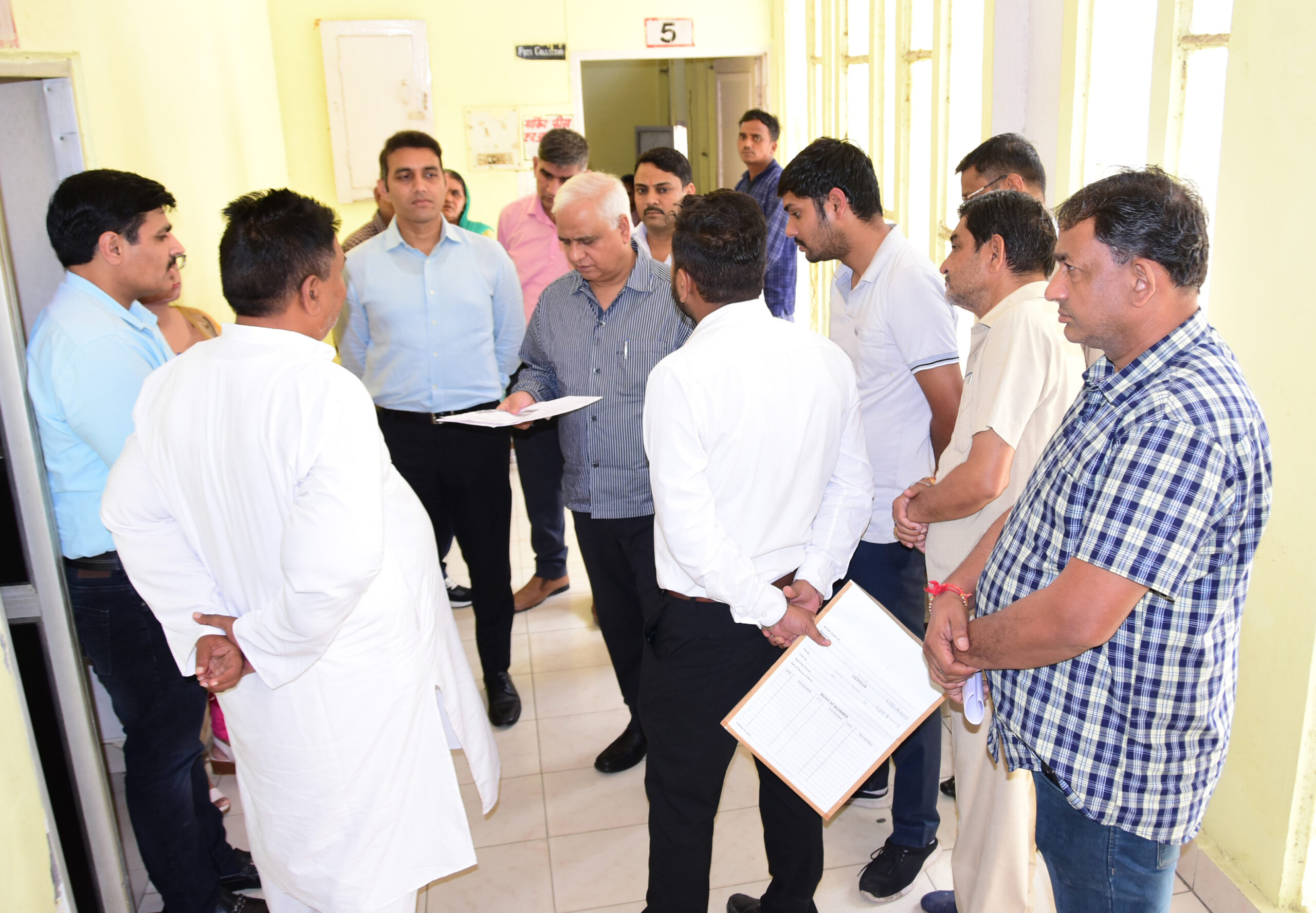 Read more about the article मंडियों में किसानों को उपलब्ध करवाएं वांछित सुविधाएं- प्रशासनिक सचिव संजय जून