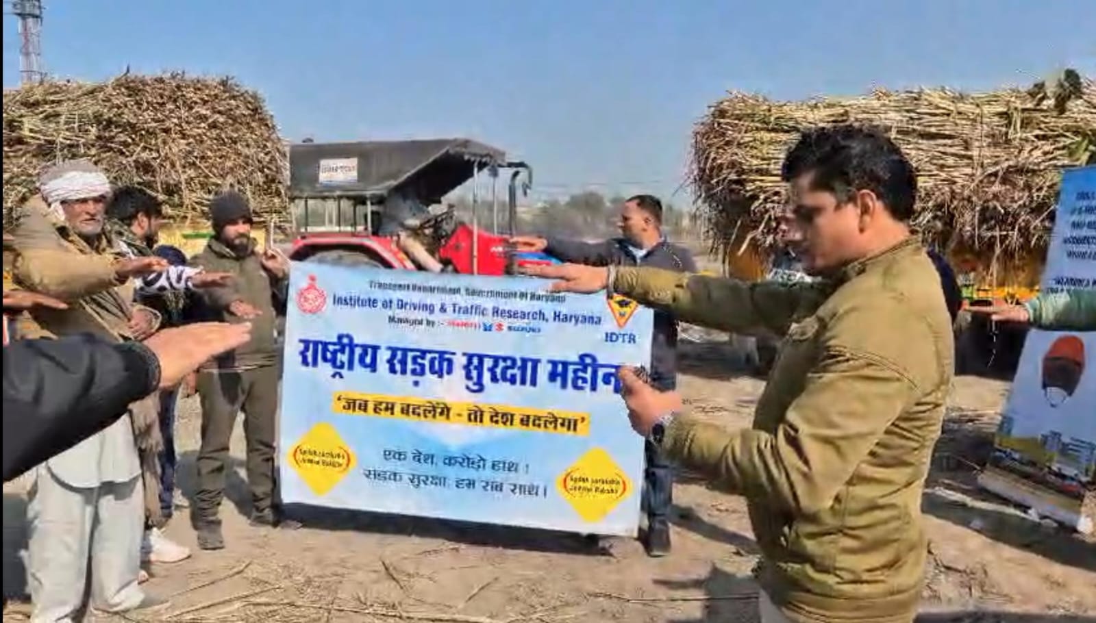 Read more about the article सडक़ सुरक्षा माह के तहत अधिकारियों व कर्मचारियों ने ली सडक़ सुरक्षा शपथ :-