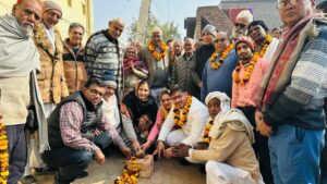 Read more about the article लाइनपार वार्ड-5 में विकास को मिली रफ्तार, डी-प्लान के तहत 2 गलियों के निर्माण कार्य का शुभारंभ