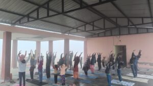 Read more about the article दूबलधन गांव में सूर्य नमस्कार अभियान का शुभारंभ, एक माह तक चलेंगे योग कार्यक्रम