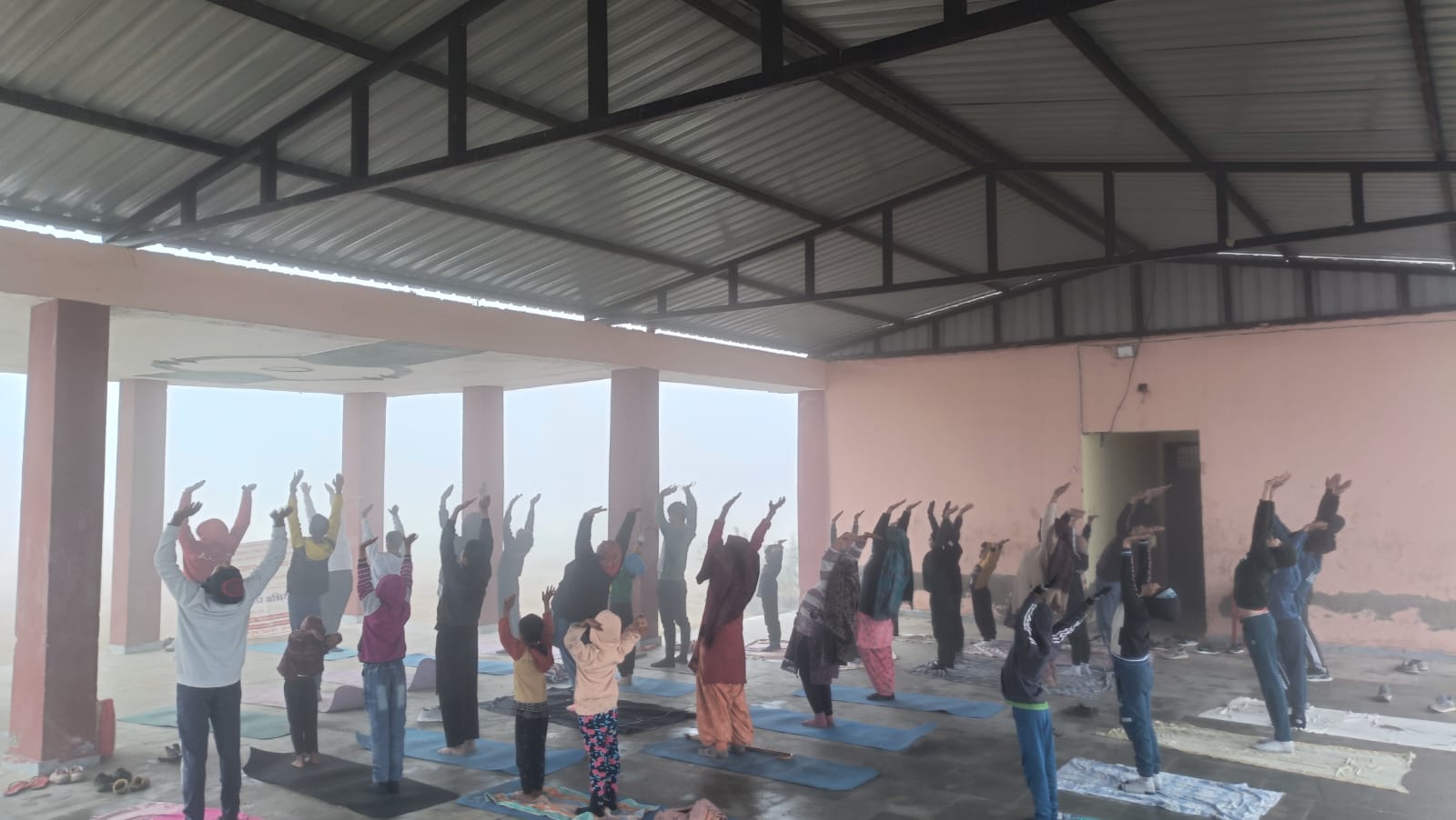 Read more about the article दूबलधन गांव में सूर्य नमस्कार अभियान का शुभारंभ, एक माह तक चलेंगे योग कार्यक्रम