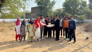 Read more about the article कालियावास में लोहड़ी व मकर संक्रांति पर खेल सामग्री वितरण, युवाओं को खेलों के प्रति किया प्रेरित