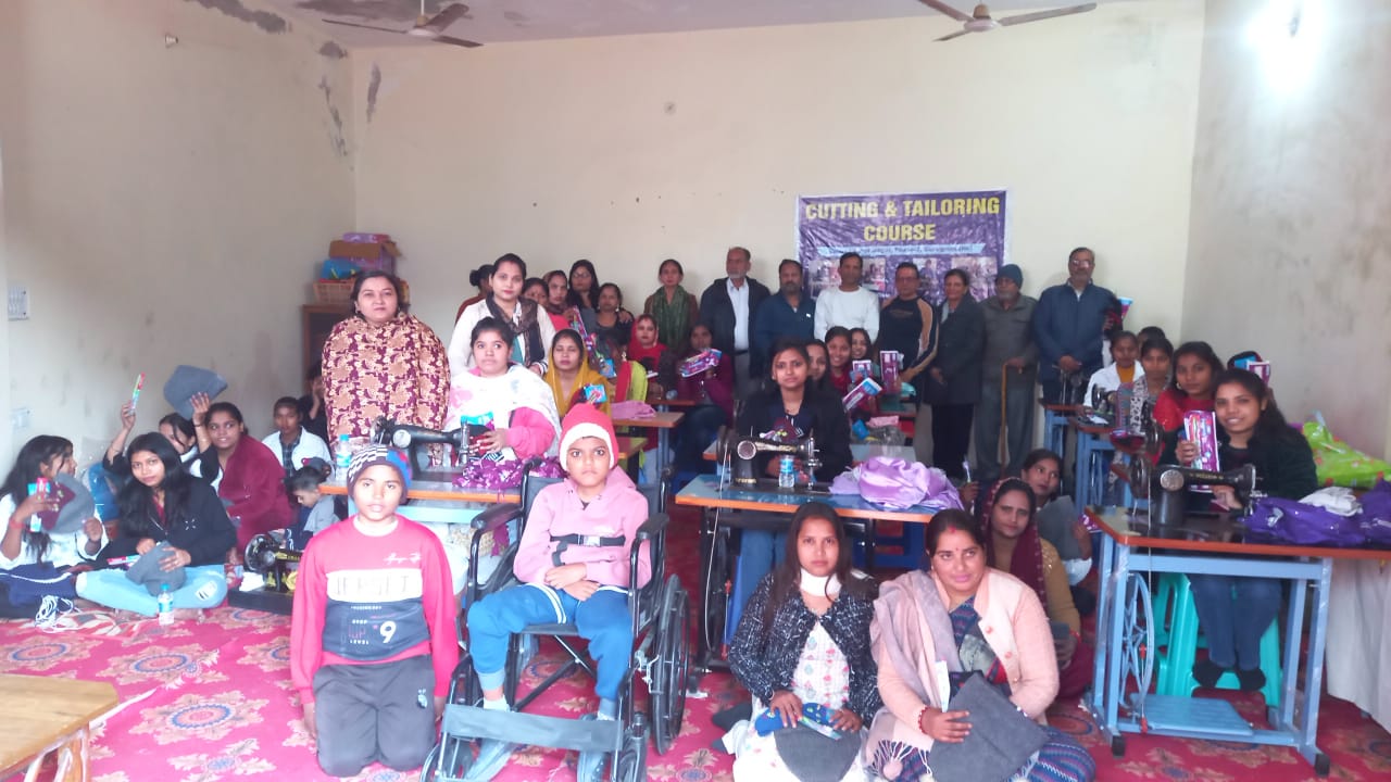 Read more about the article लोहड़ी के शुभ अवसर पर एएसआर फाउंडेशन ने आर्थिक रूप से कमजोर महिलाओं को सर्दियों से संबंधित सामग्री वितरित की आवश्यक सामग्री