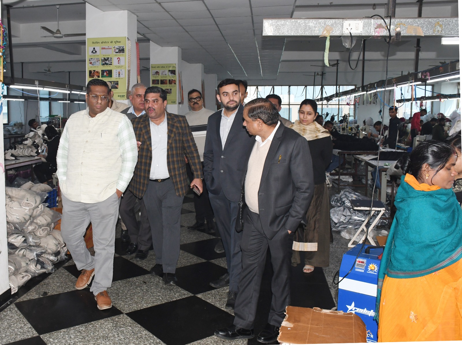 Read more about the article डीसी ने किया फुटवियर डेवलपमेंट संस्थान का दौरा